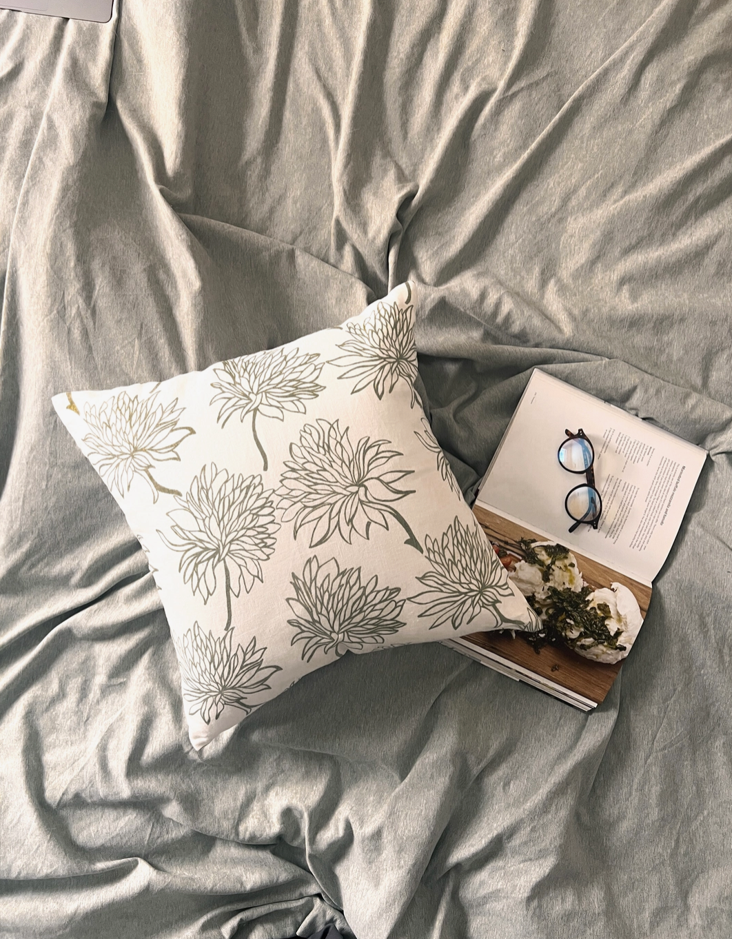 Dahlia Bloom Linen Pillow Cover