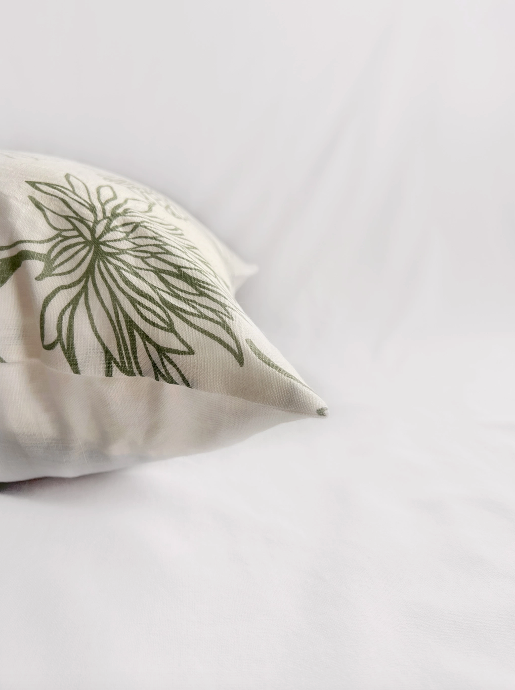 Dahlia Bloom Linen Pillow Cover