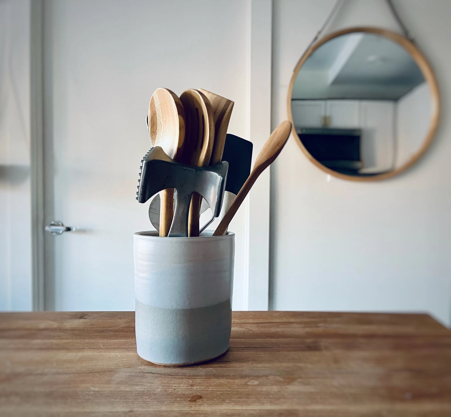Criss-Cross Utensil Holder
