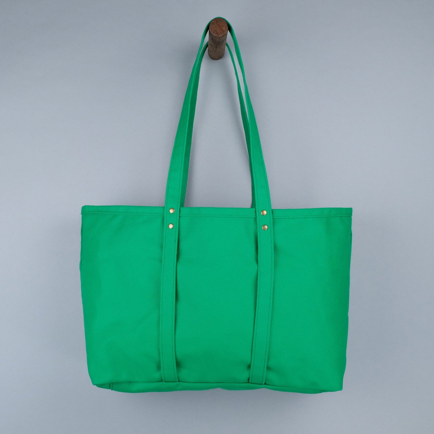 Beachwood Yoga Tote Bag in Astroturf Green