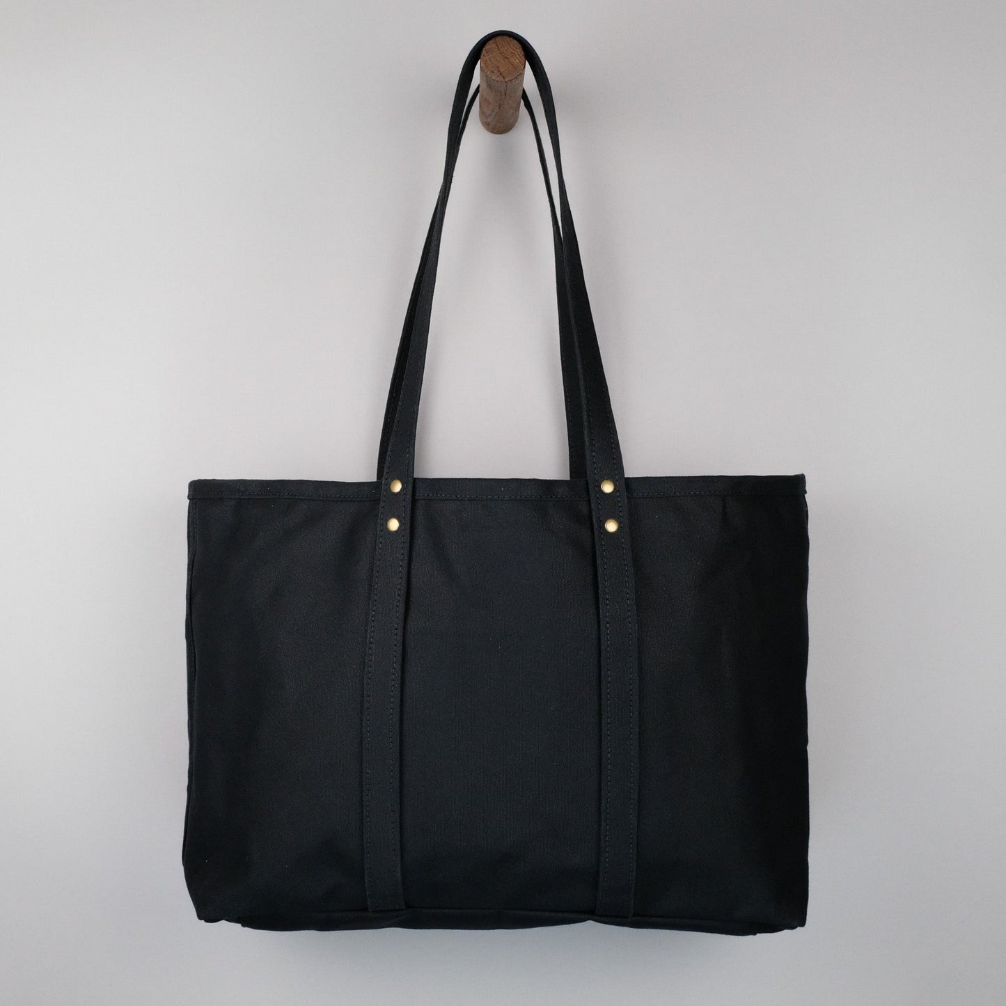 Beachwood Yoga Tote Bag in Black