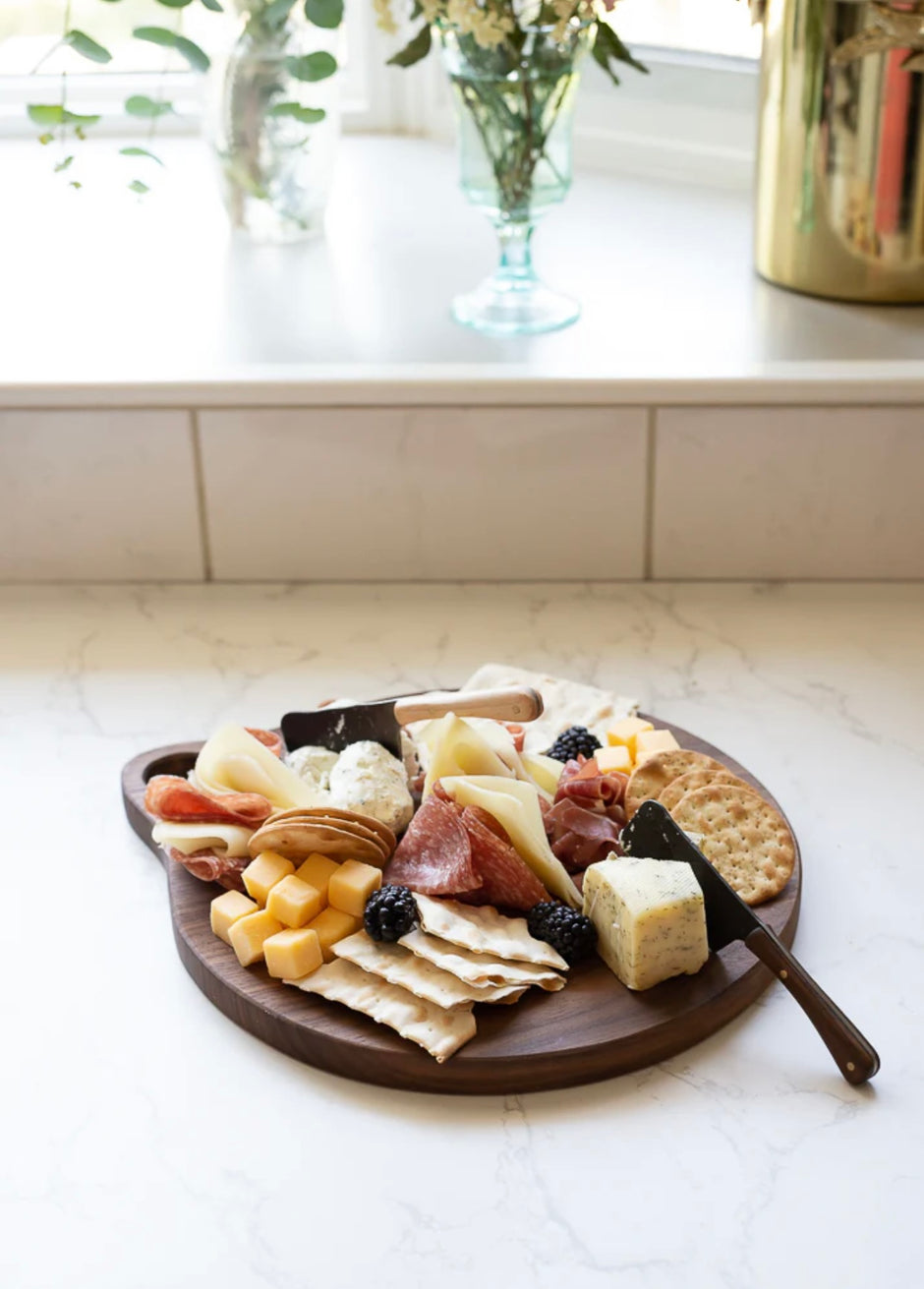 The Handcrafted Round Cutting Board