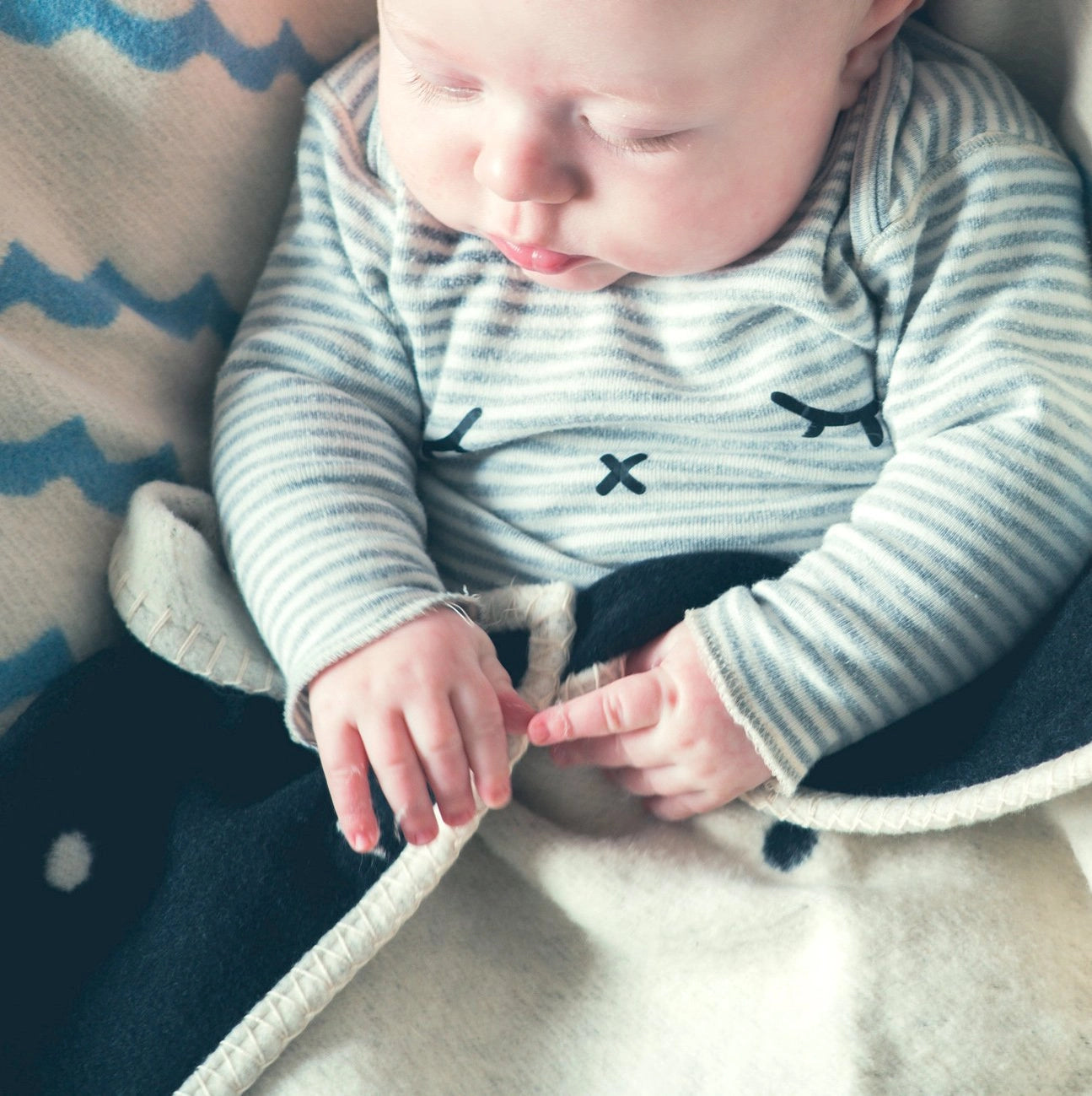 Dots Recycled Cotton Baby Blanket-zoom-4