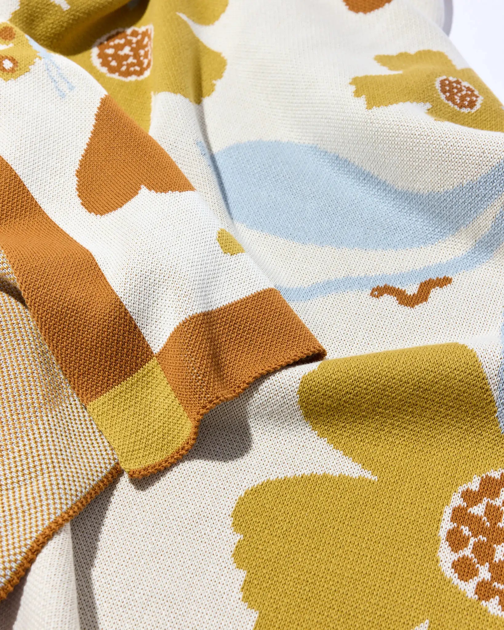 Bugs in Love Throw Blanket-zoom-14