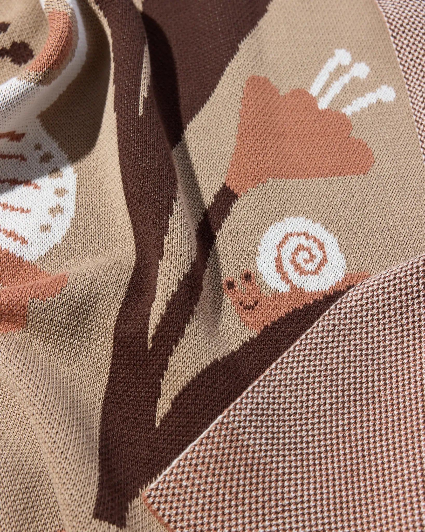 Bugs in Love Throw Blanket-zoom-18