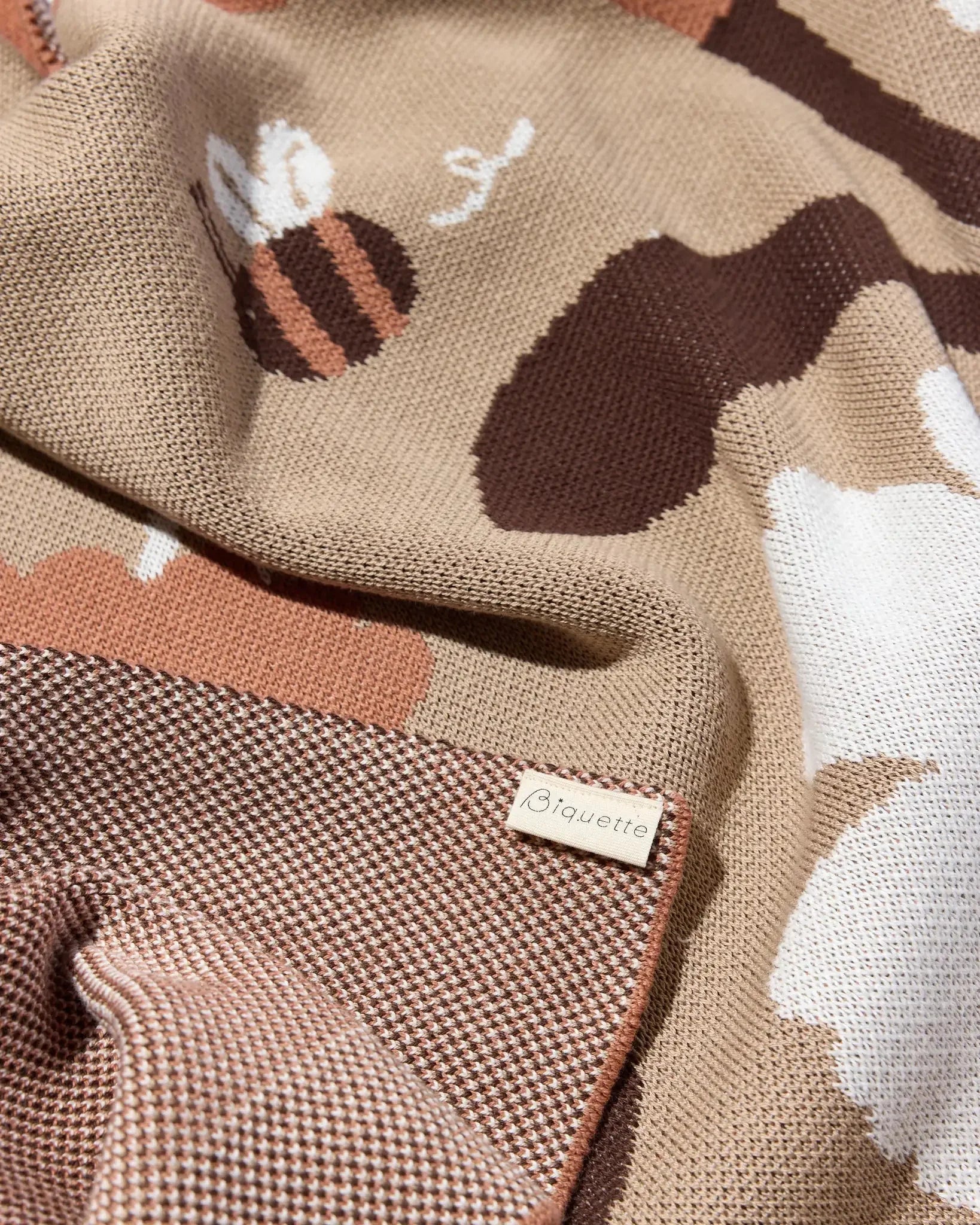 Bugs in Love Throw Blanket-zoom-17