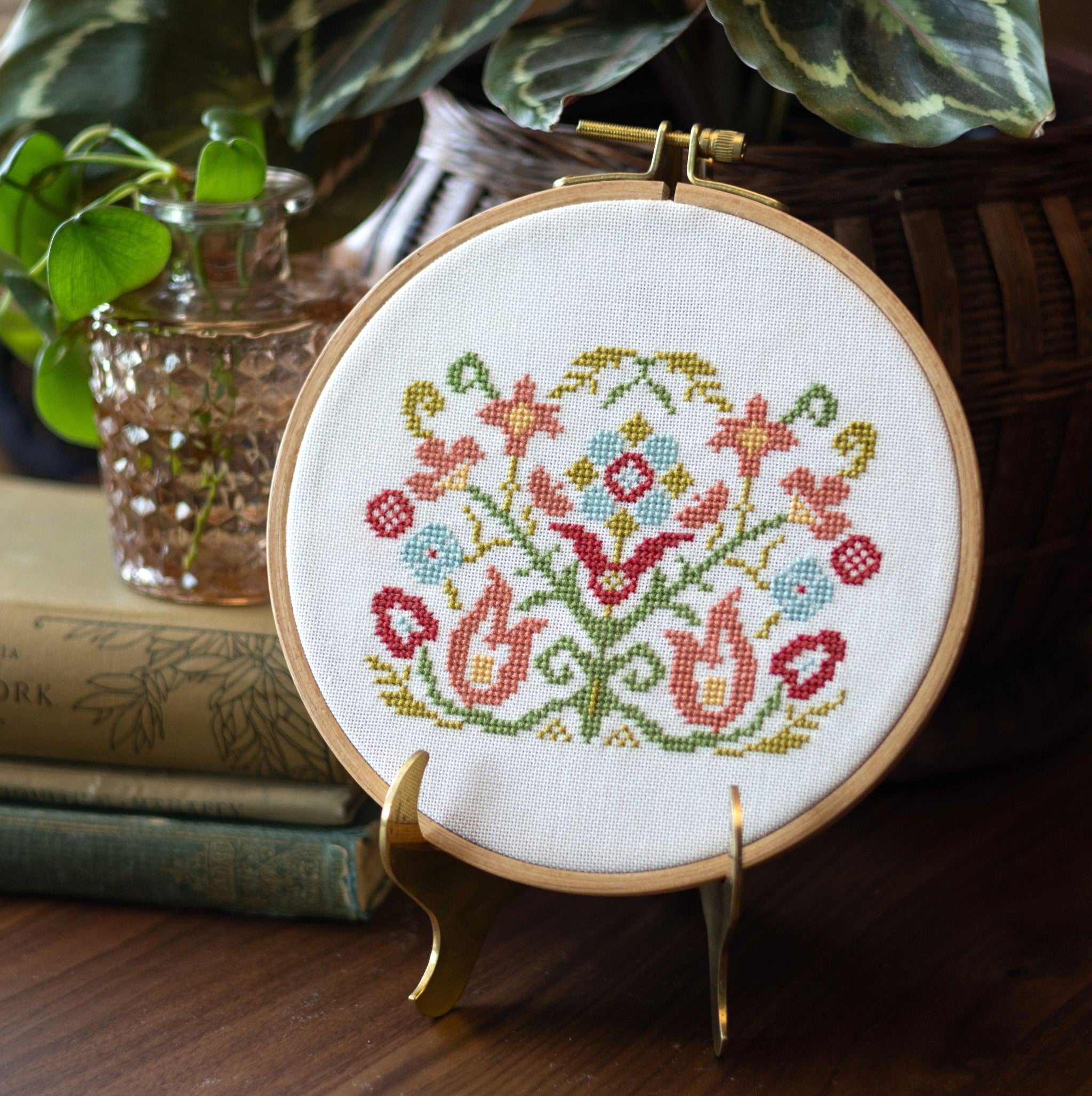 Clara's Garden Cross Stitch Hoop Kit-zoom-1