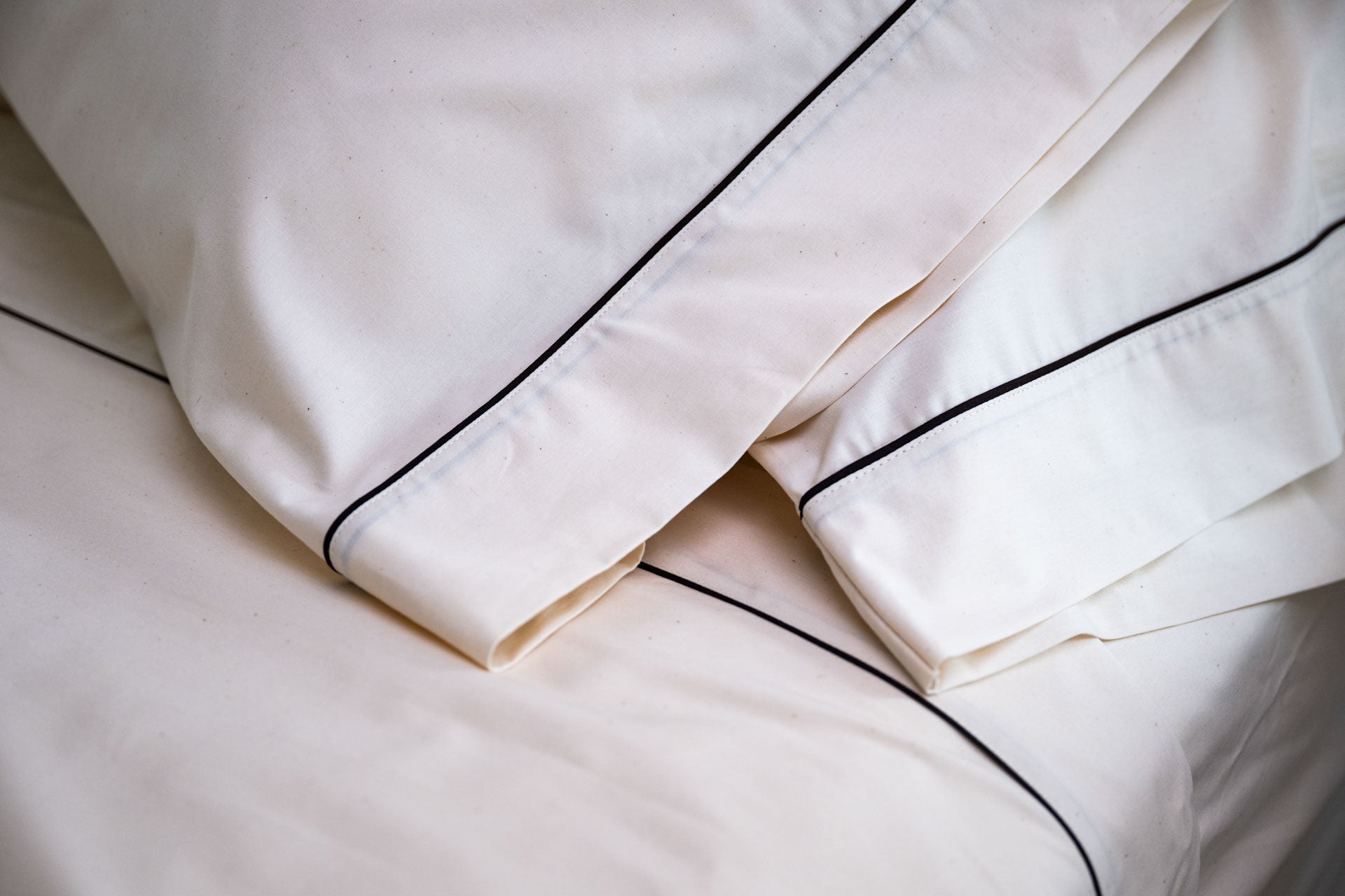 Cotton Piping Design Bed Sheet Set-11
