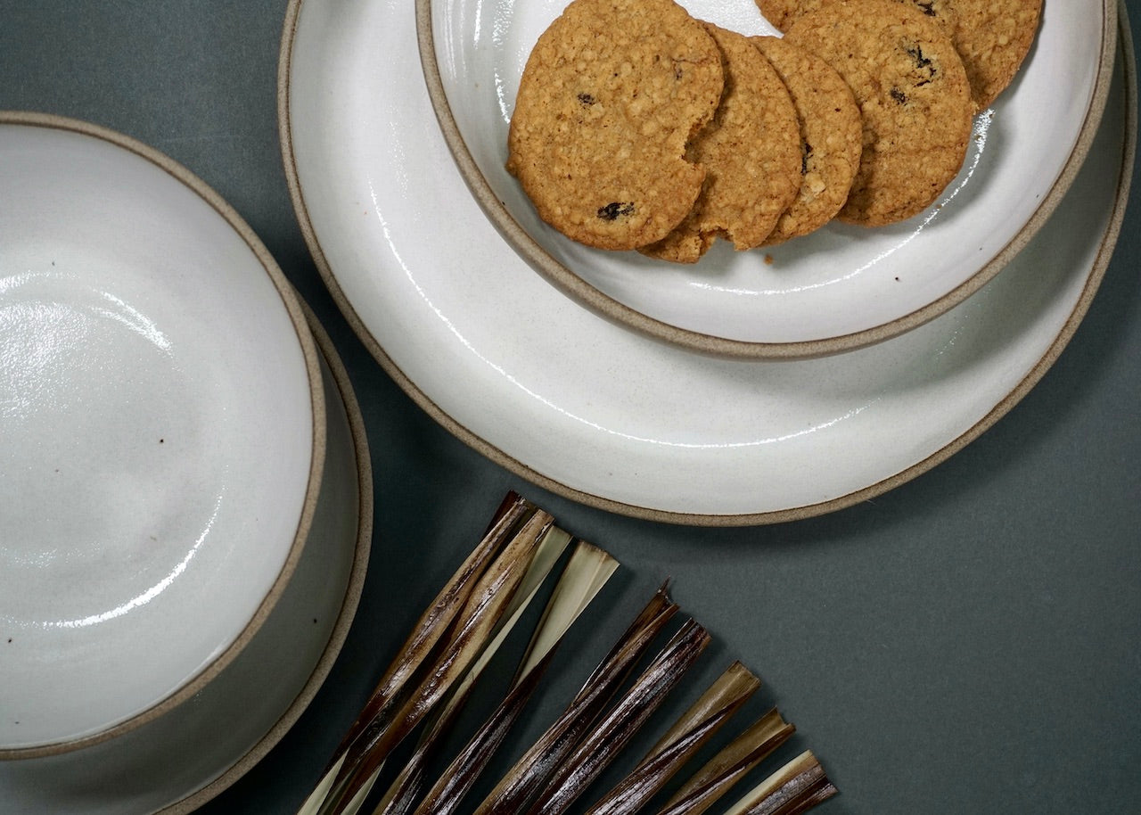 The Dinnerware Set – Gray/White-zoom-1
