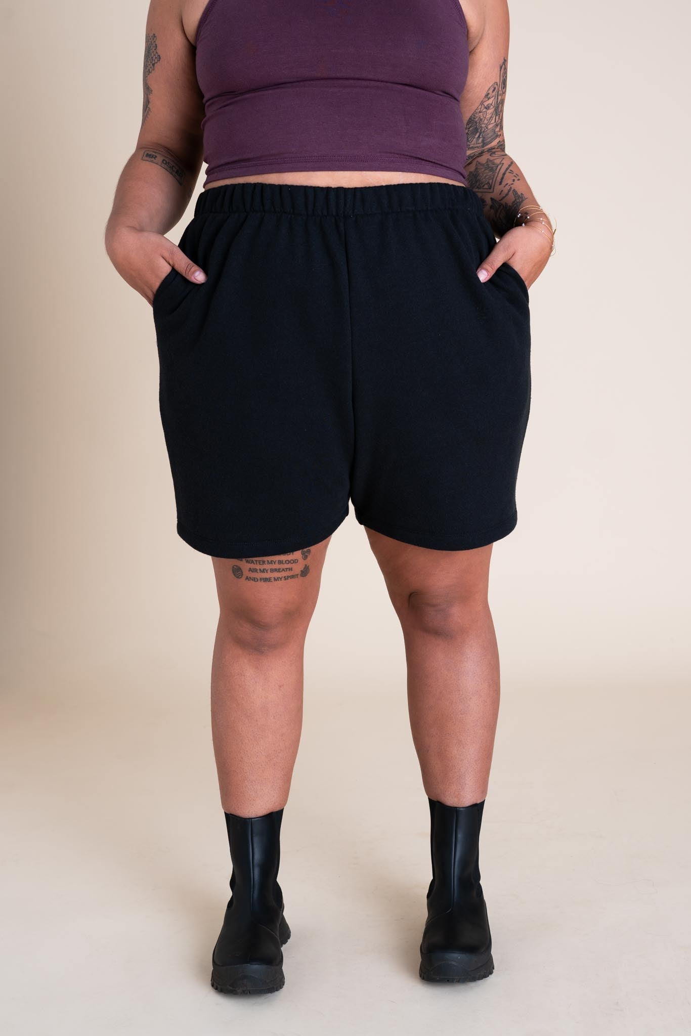 EveryBODY Shorts | Black-zoom-5