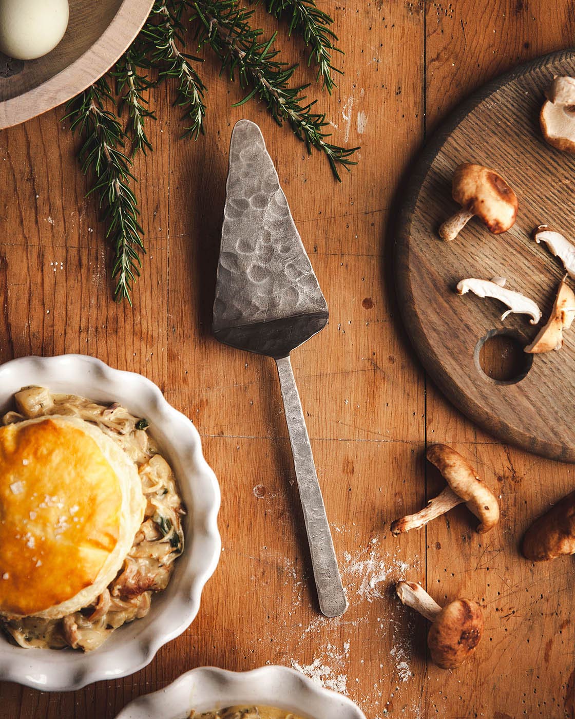 Artisan Forged Cake & Pie Server-5