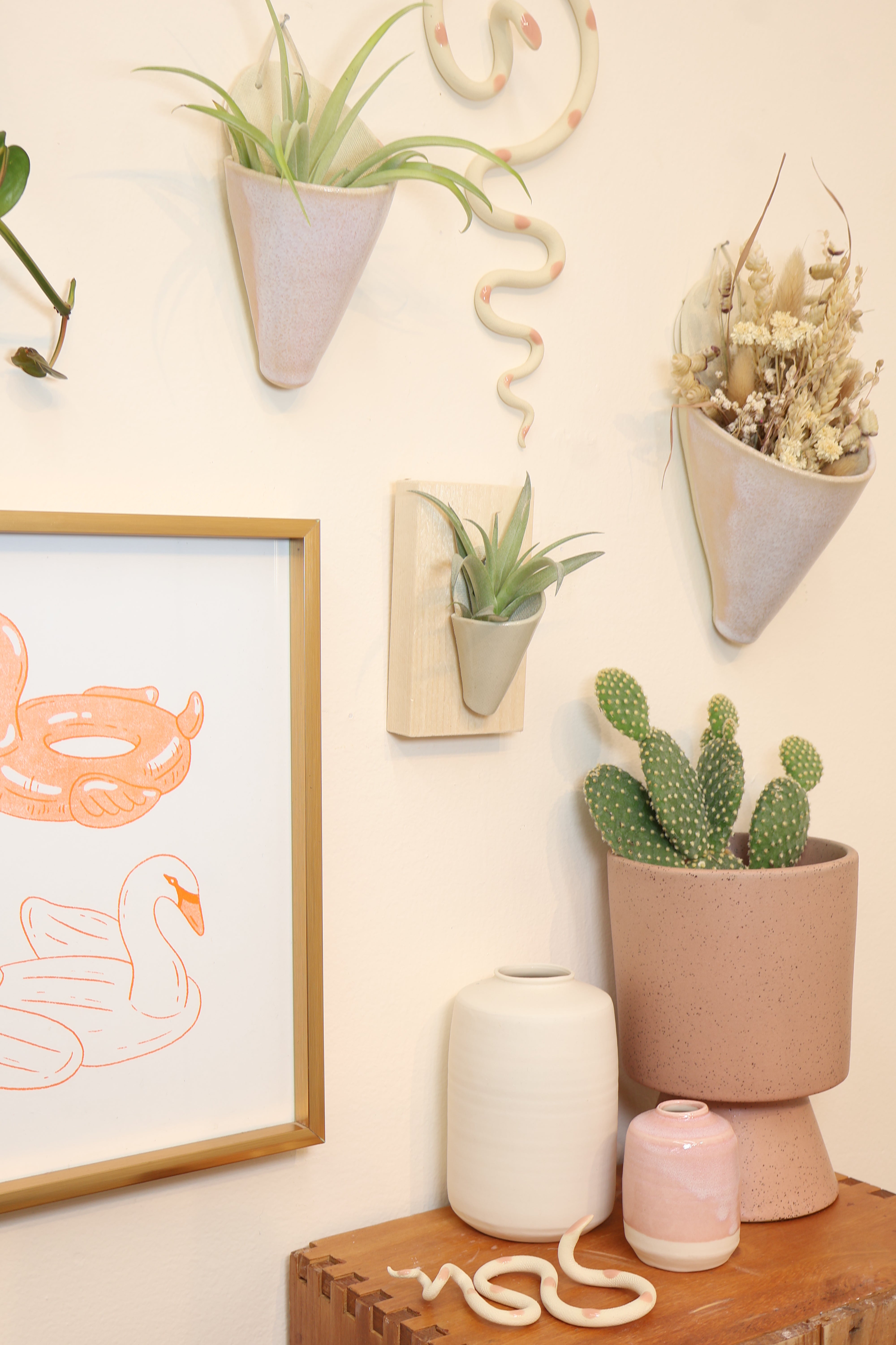 Medium Ceramic Wall Planter-zoom-1