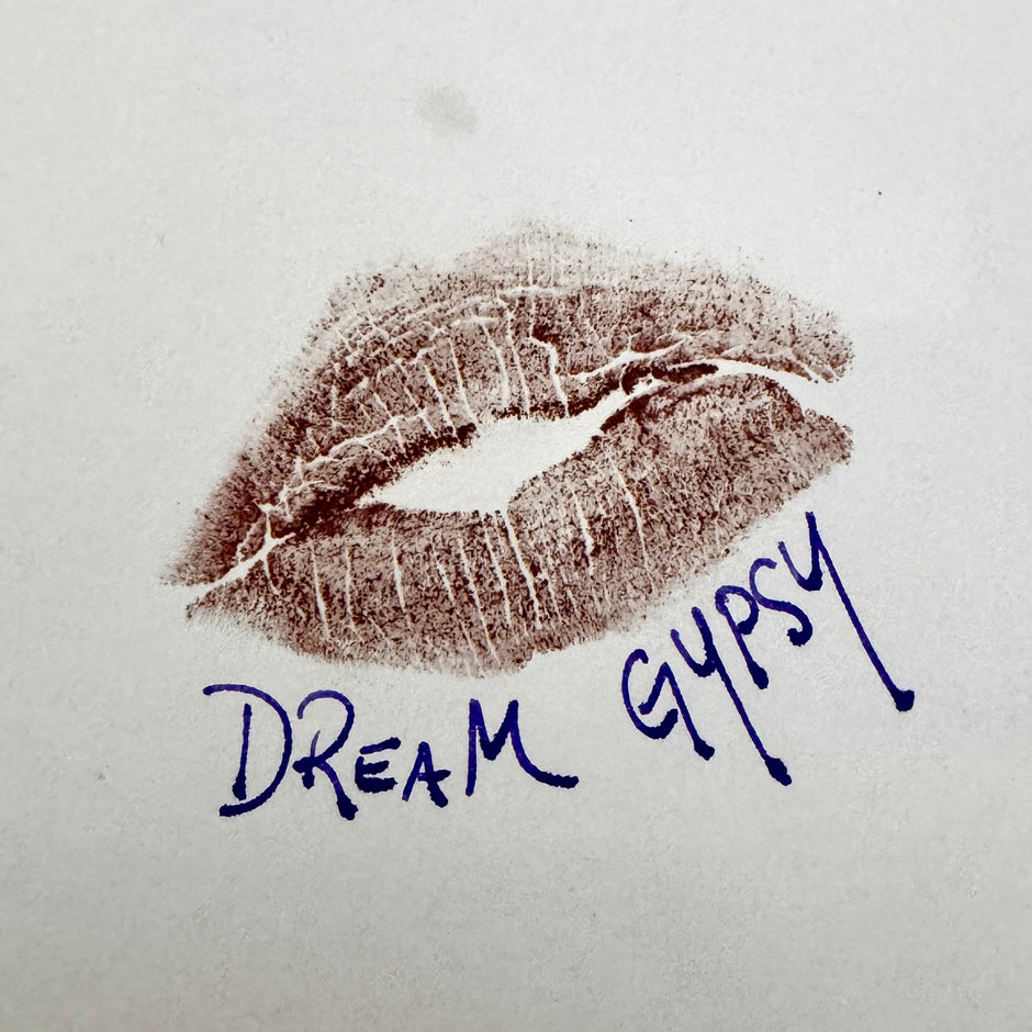 Lipstick | 8 Luxurious Shades