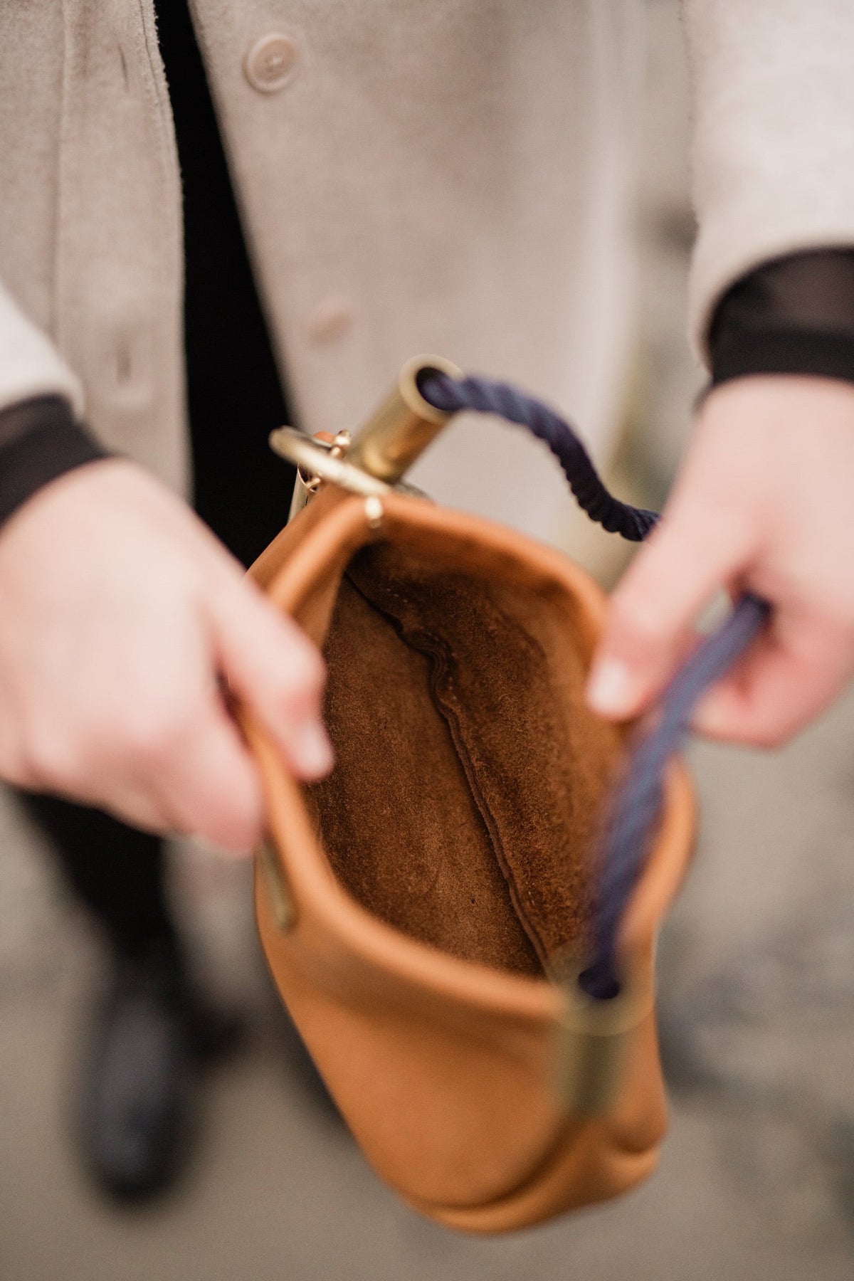 Clam Shell Bag in Brown Leather-zoom-75