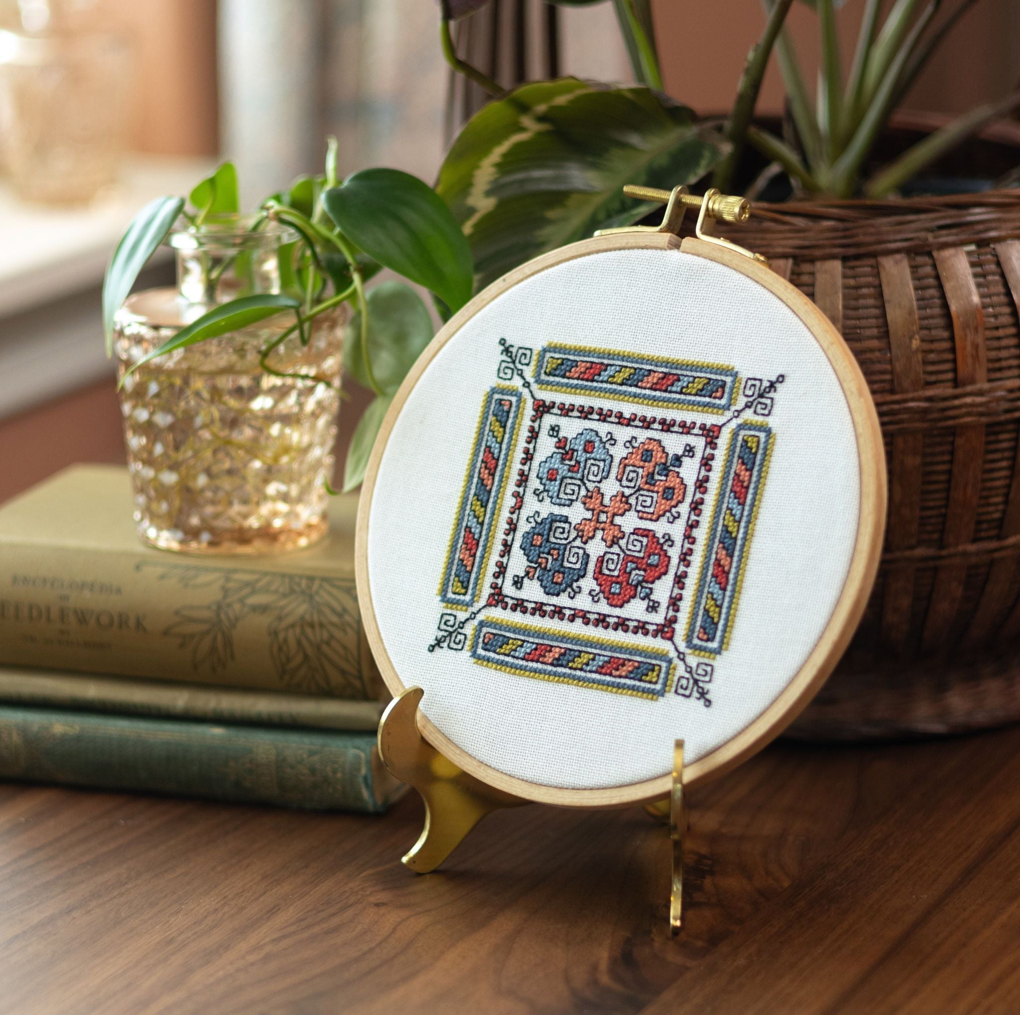 Kalamata Courtyard Cross Stitch Hoop Kit-zoom-4