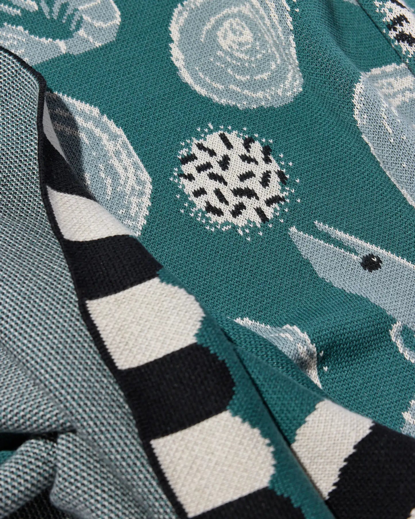 Le Bouquet Throw Blanket