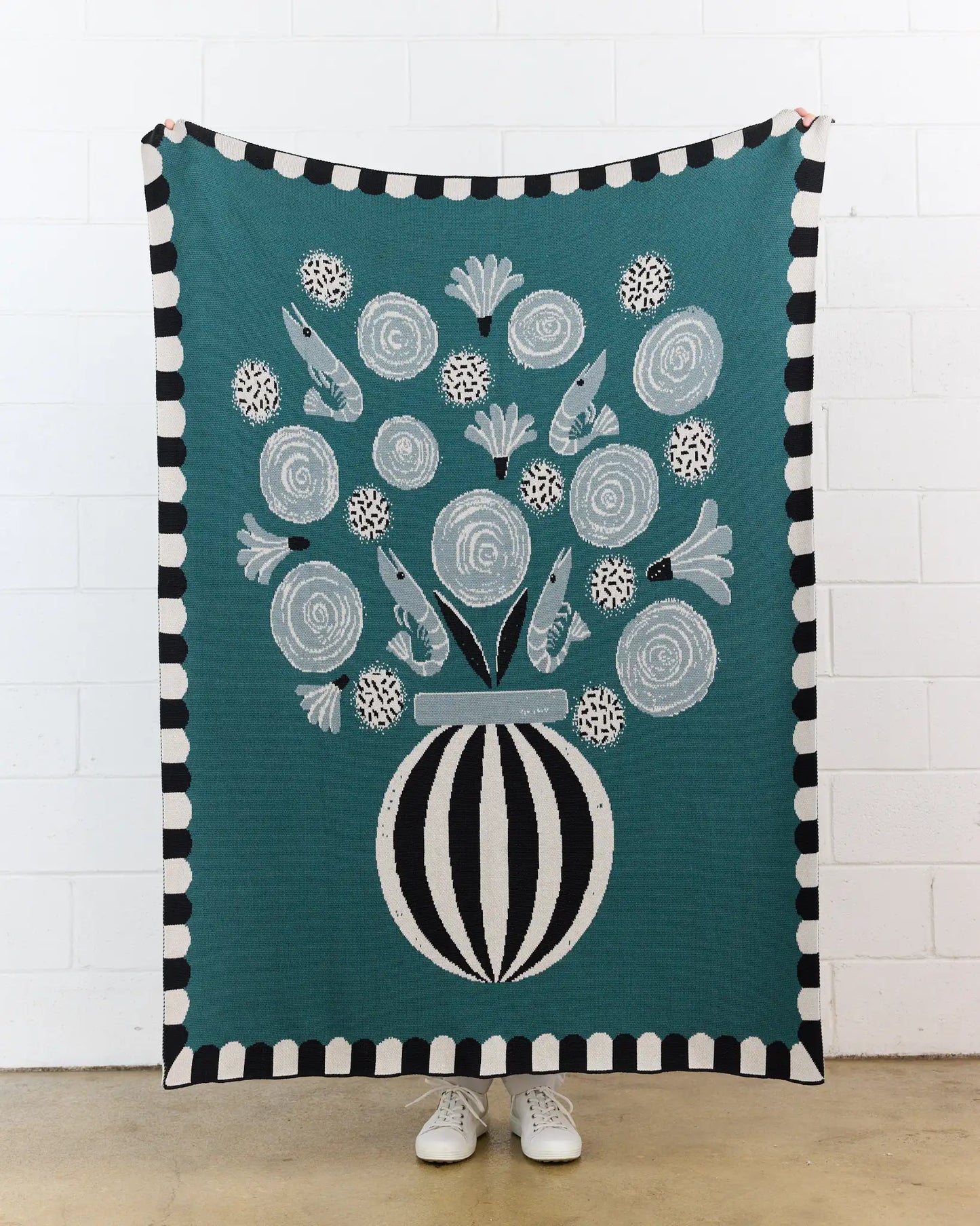 Le Bouquet Throw Blanket