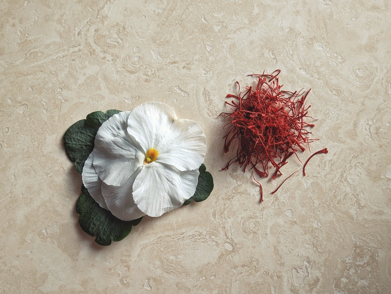 Moonflower & Saffron Candle-zoom-2