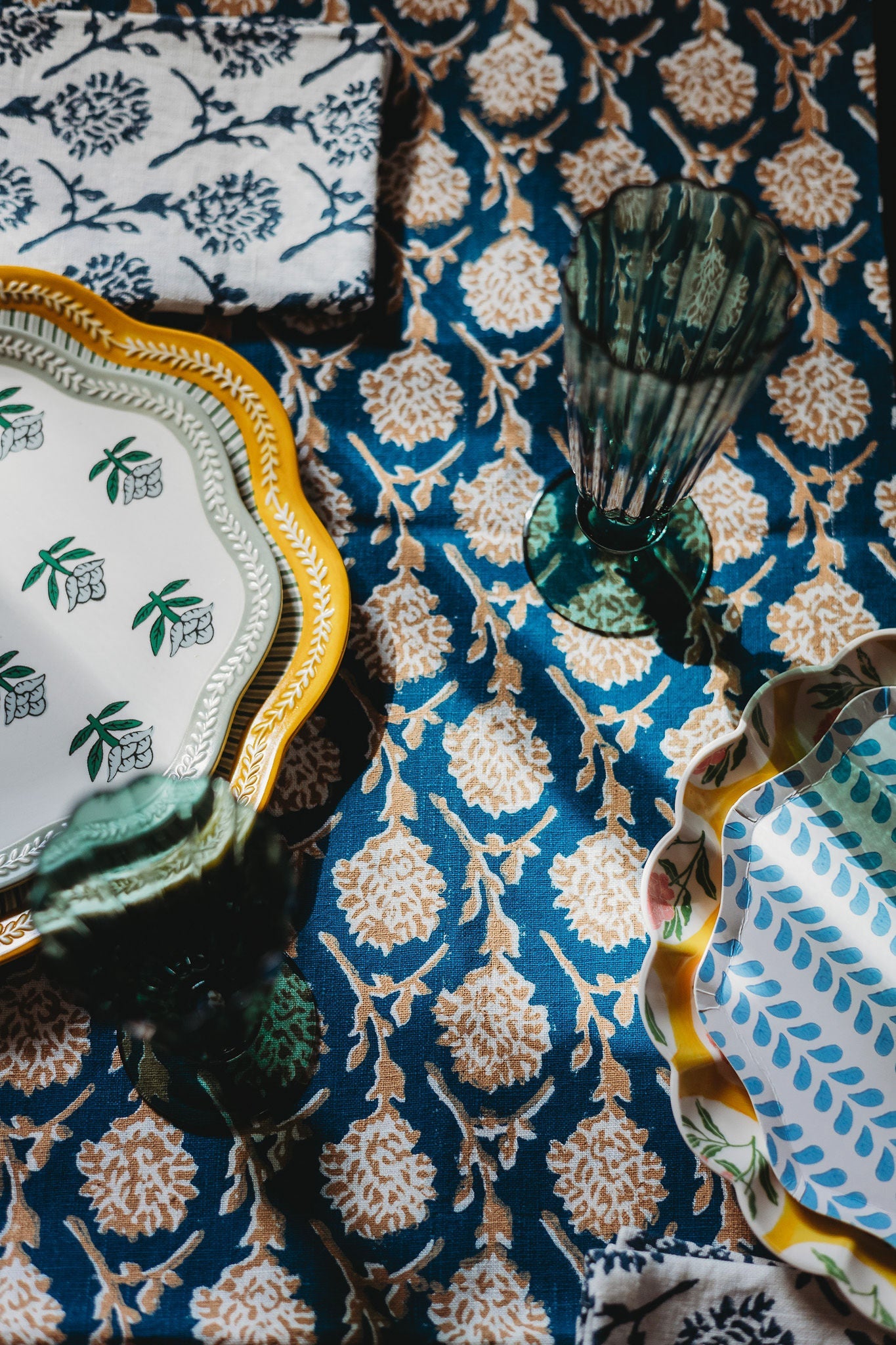 Nikhar Hand-Printed Linen Table Runner – Ink Blue