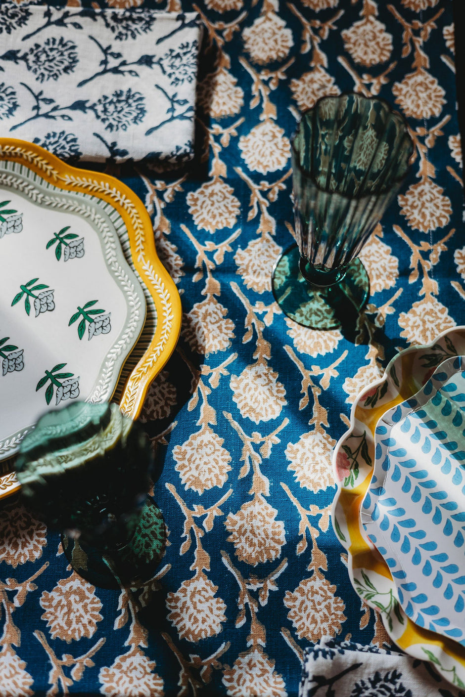 Nikhar Hand-Printed Linen Table Runner – Ink Blue