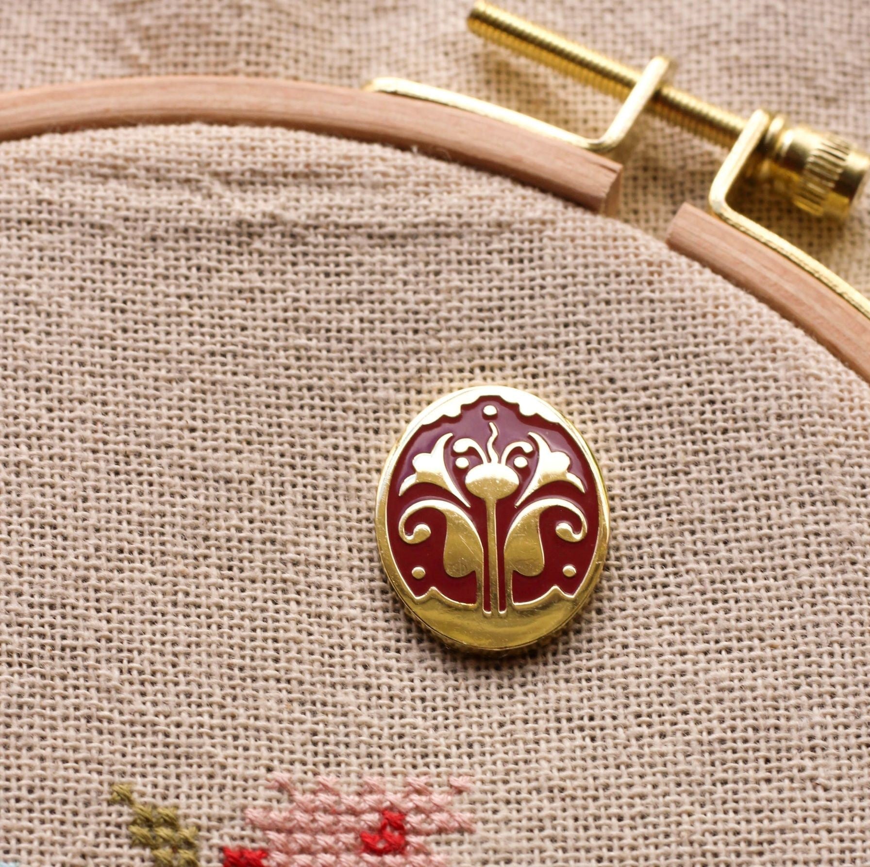 Rhodora Needleminder