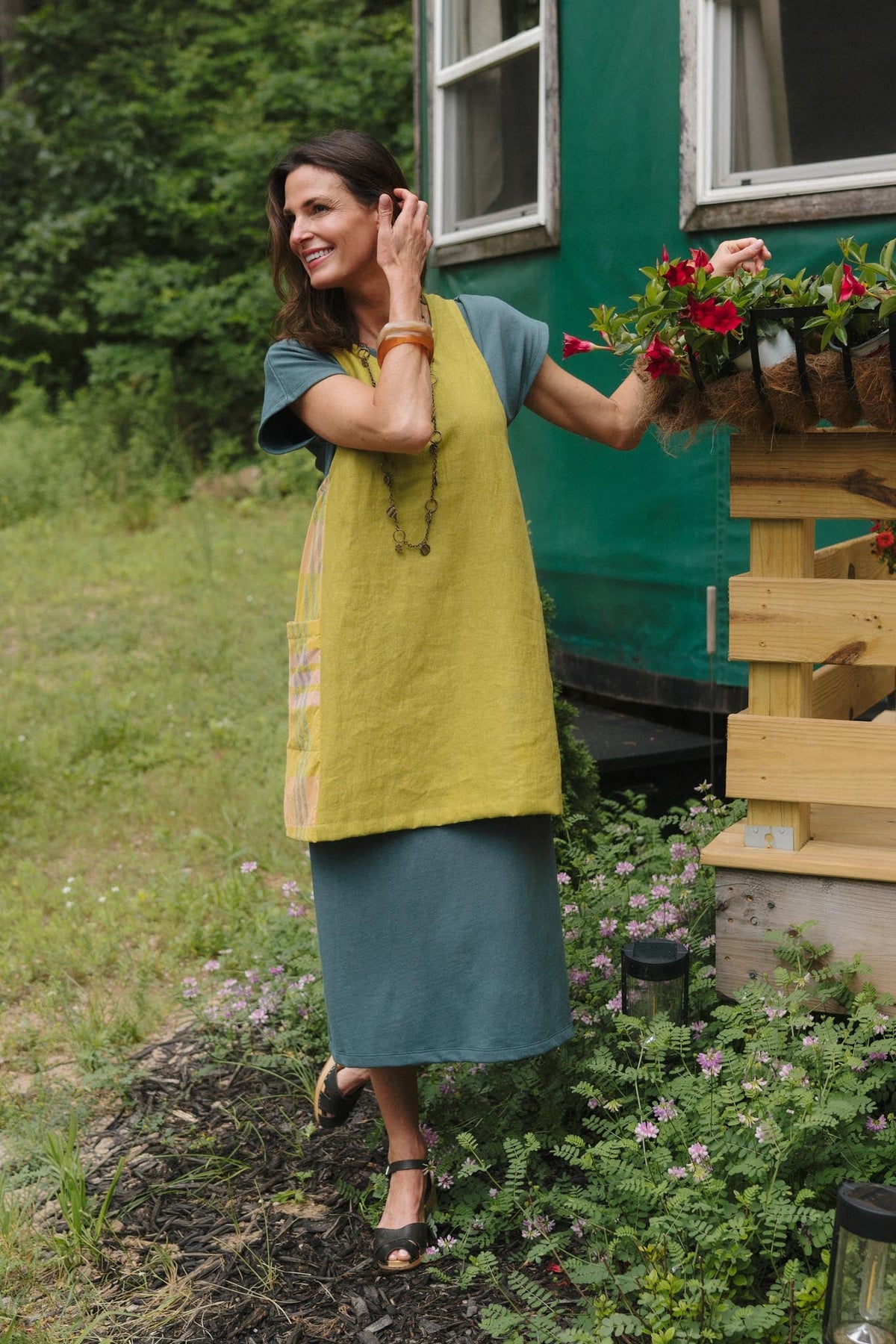 Greenhouse Apron in Passion Fruit-zoom-4