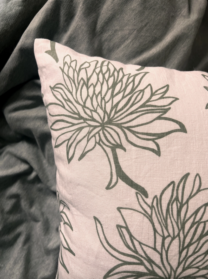 Dahlia Bloom Linen Pillow Cover  (Set of 2)-zoom-