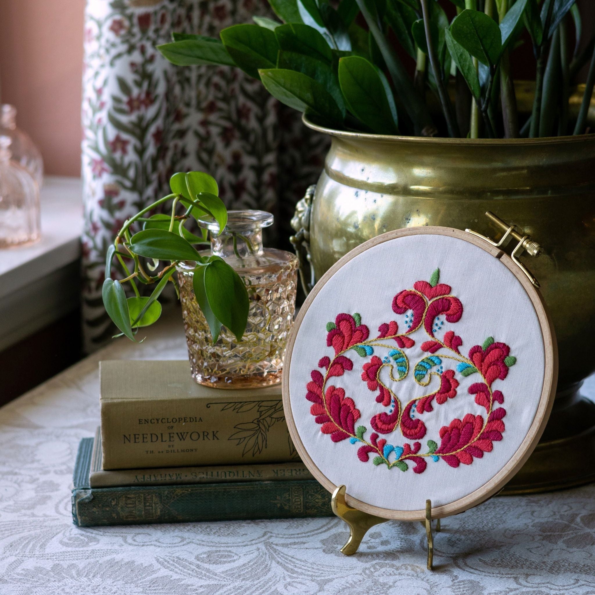 Trondheim Bloom Embroidery Hoop Kit-zoom-3