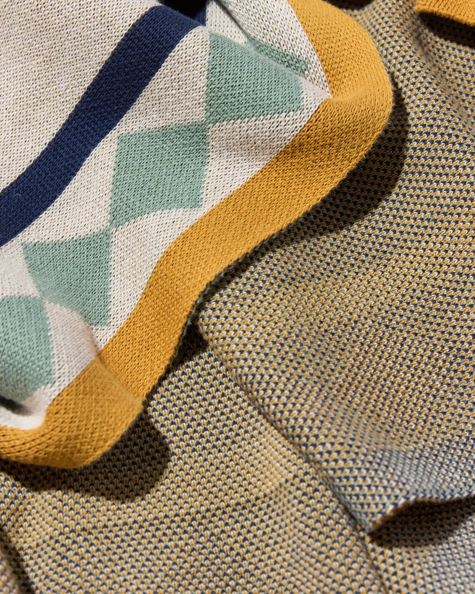 Un Beau Poisson Throw Blanket-zoom-14