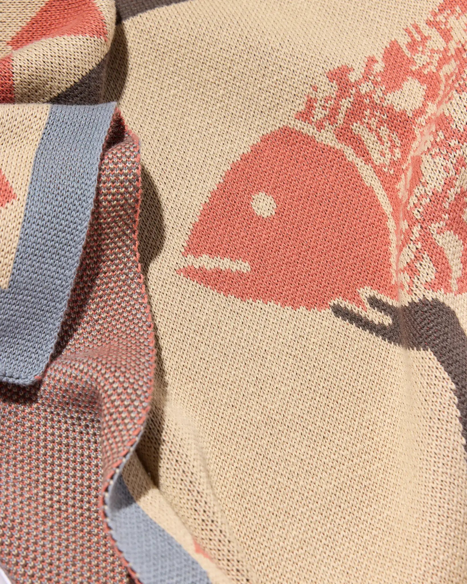 Un Beau Poisson Throw Blanket-zoom-11