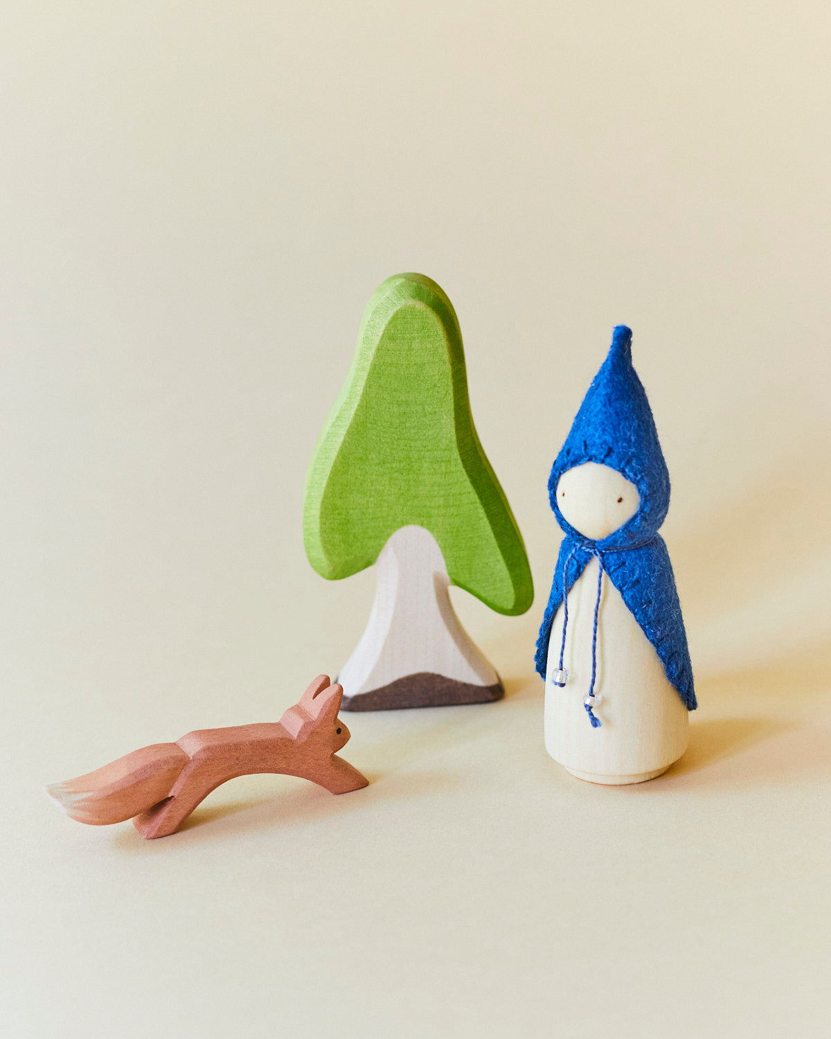 Blue Wooden Gnome-zoom-10
