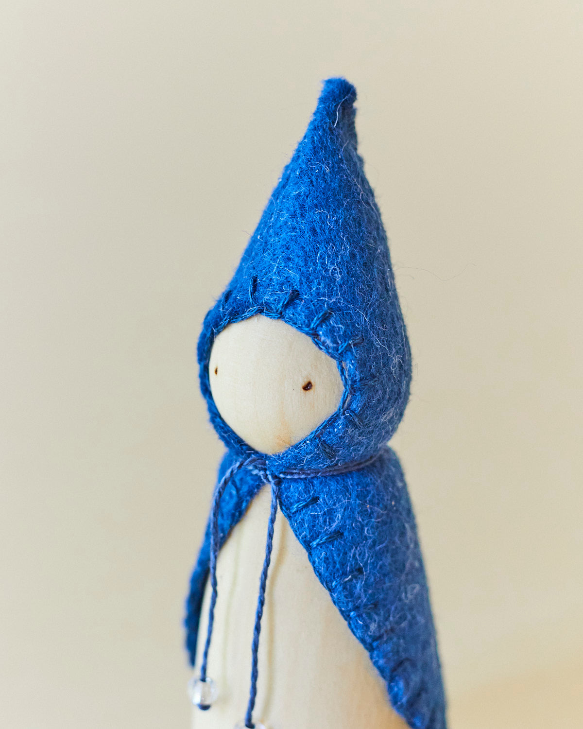 Blue Wooden Gnome-zoom-2
