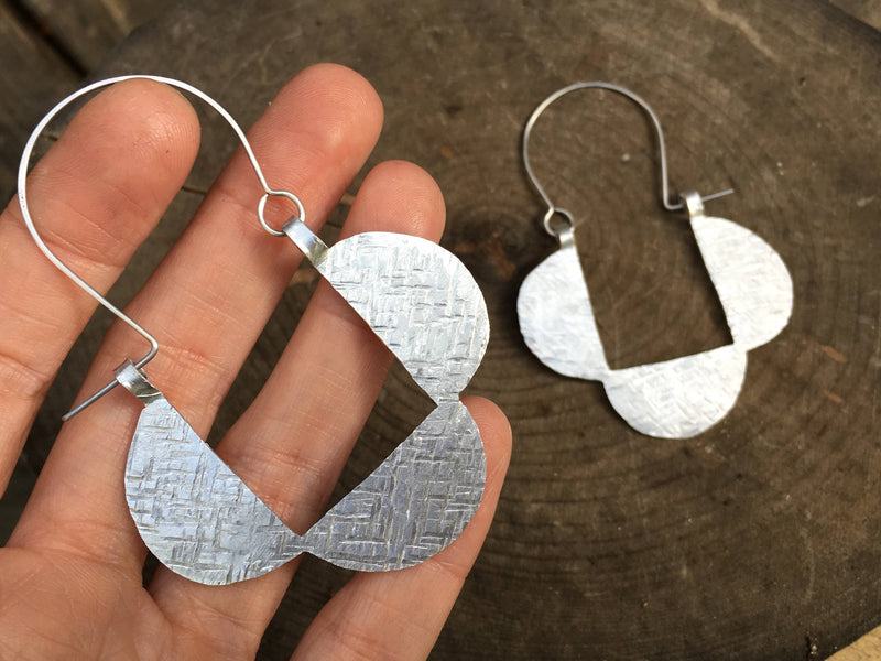 Hammered Aluminum Geometric Hoop Earrings-zoom-