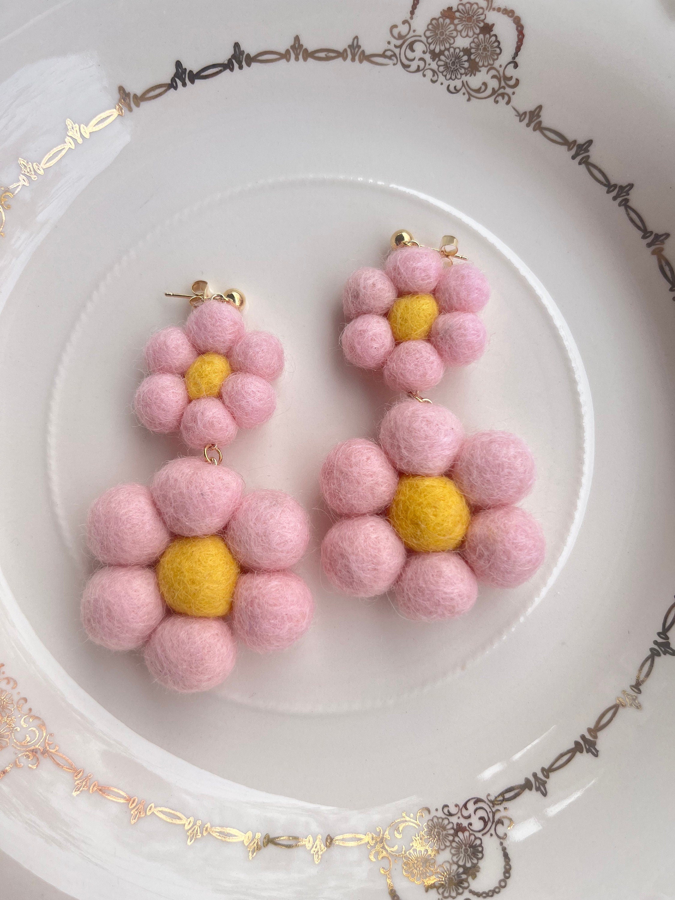 Pink Daisy Dangle Felt Earrings-zoom-1