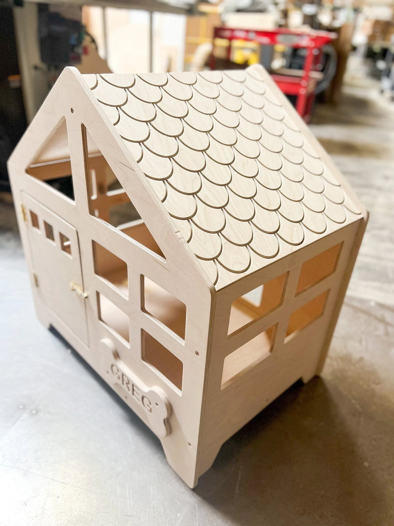 Greg | Traditional Dog House-zoom-