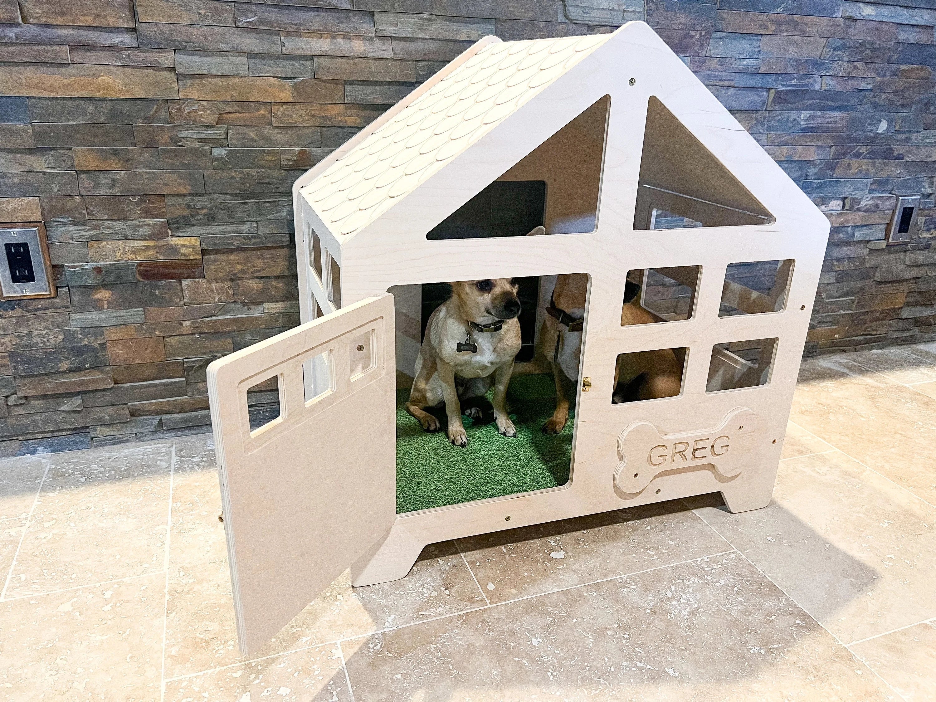 Greg | Traditional Dog House