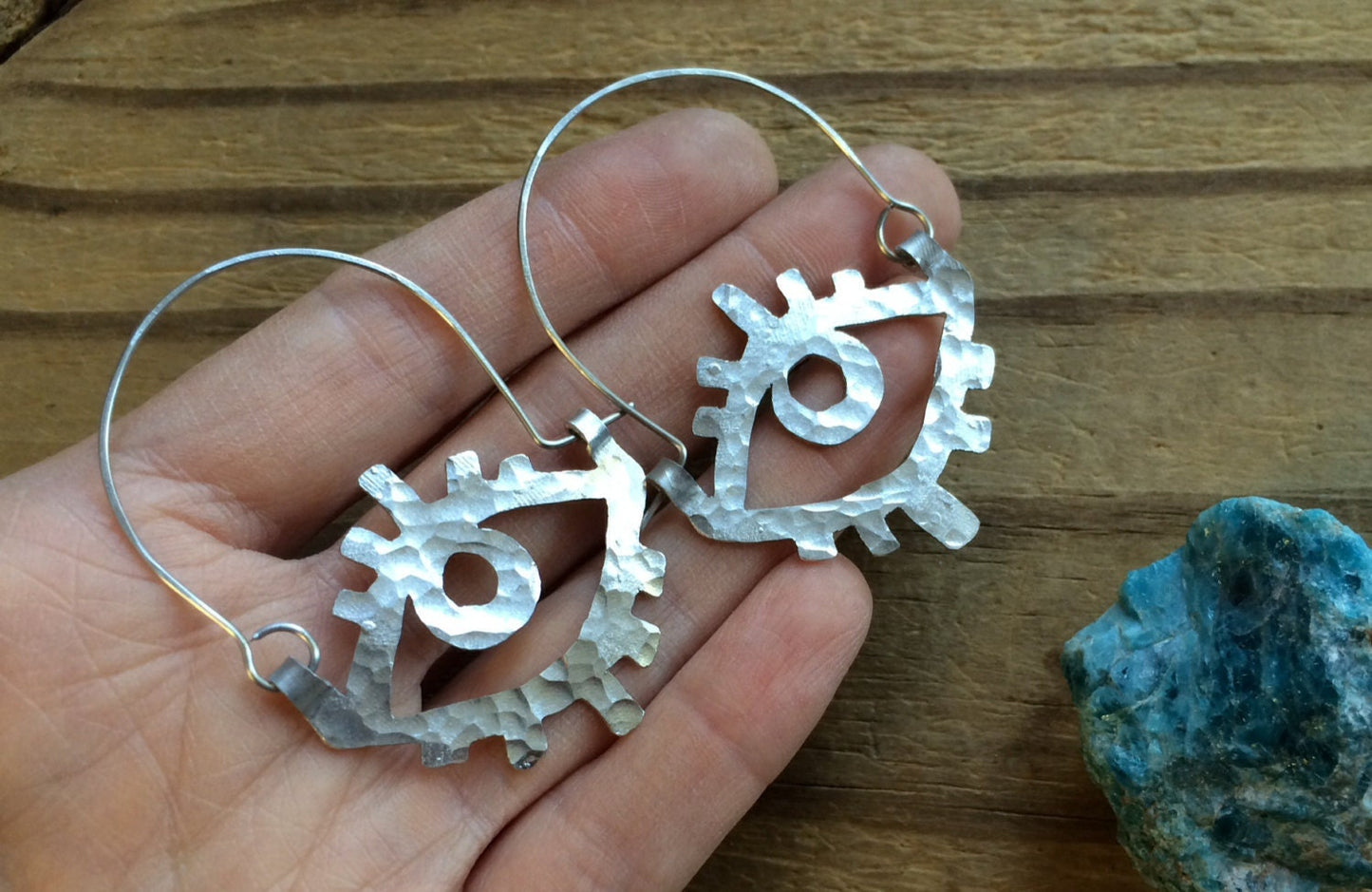 Metal Eye Hoop Earrings