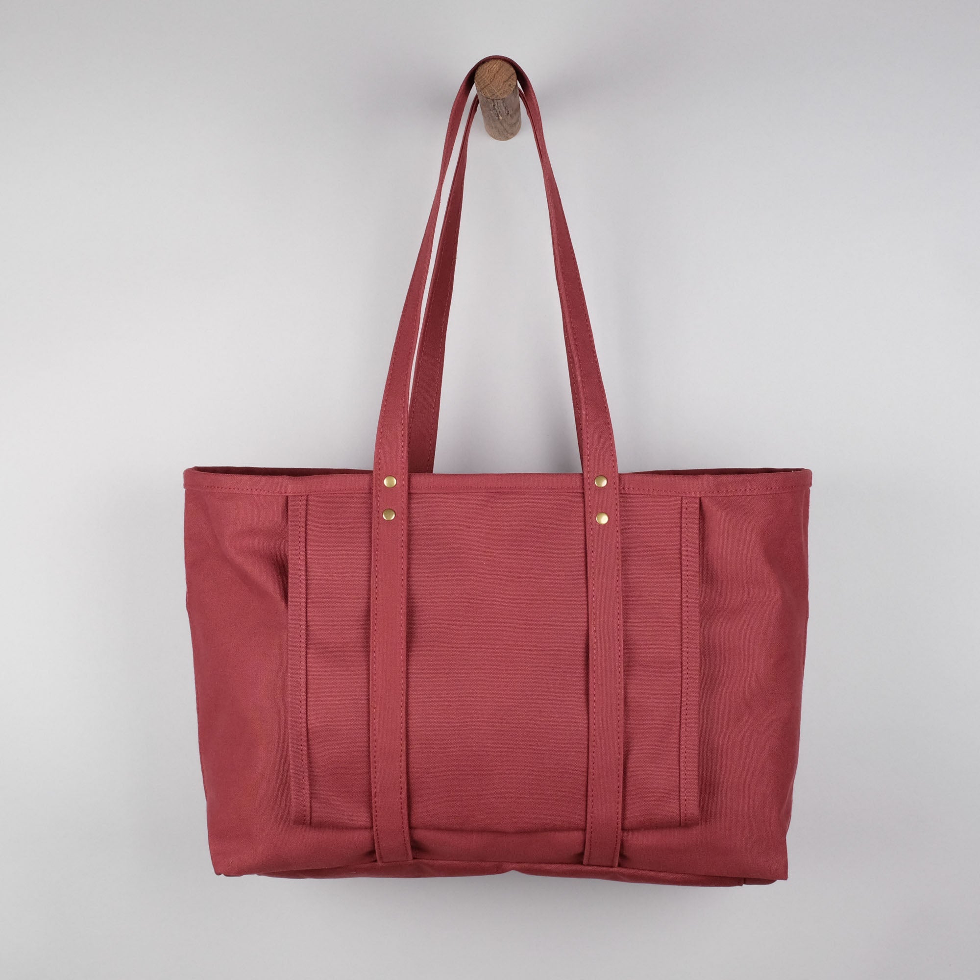 Beachwood Yoga Tote Bag in Auburn