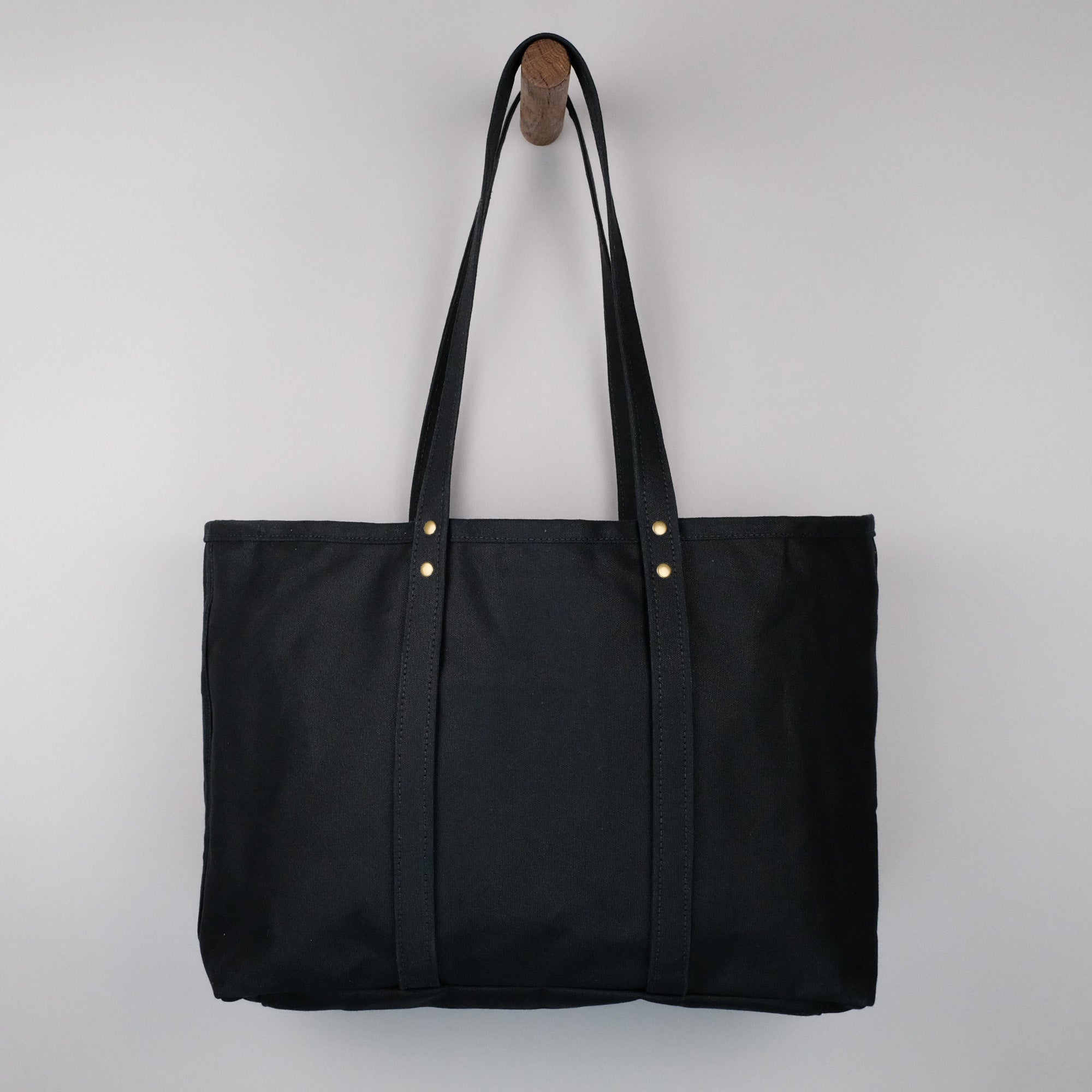 Beachwood Yoga Tote Bag in Black-zoom-3