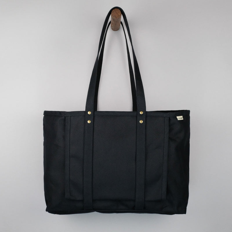Beachwood Yoga Tote Bag in Black-zoom-