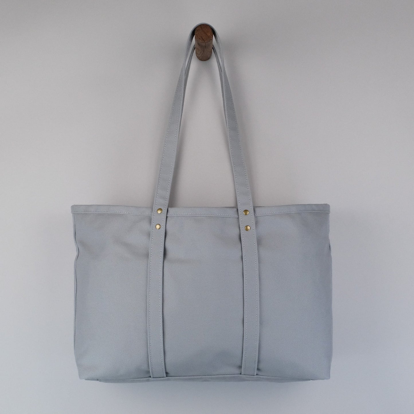 Beachwood Yoga Tote Bag in Gray