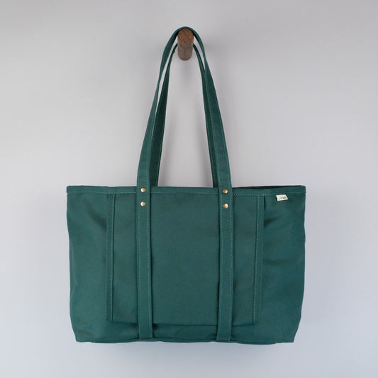 Beachwood Yoga Tote Bag in Juniper
