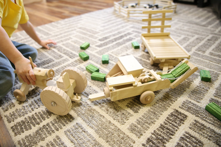 Little Farmer Hay Baling Toy Set – Wooden Tractor, Wagon & Hay Bales