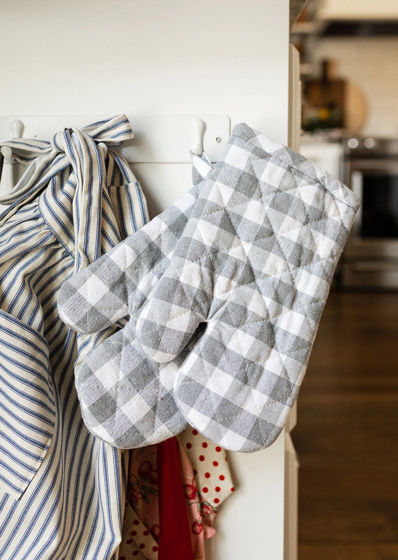 The Checkered Oven Mitts-zoom-