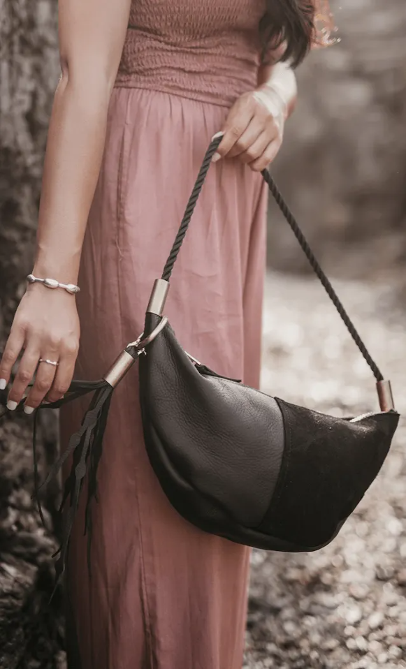 Sling Bag in Black Leather-zoom-7