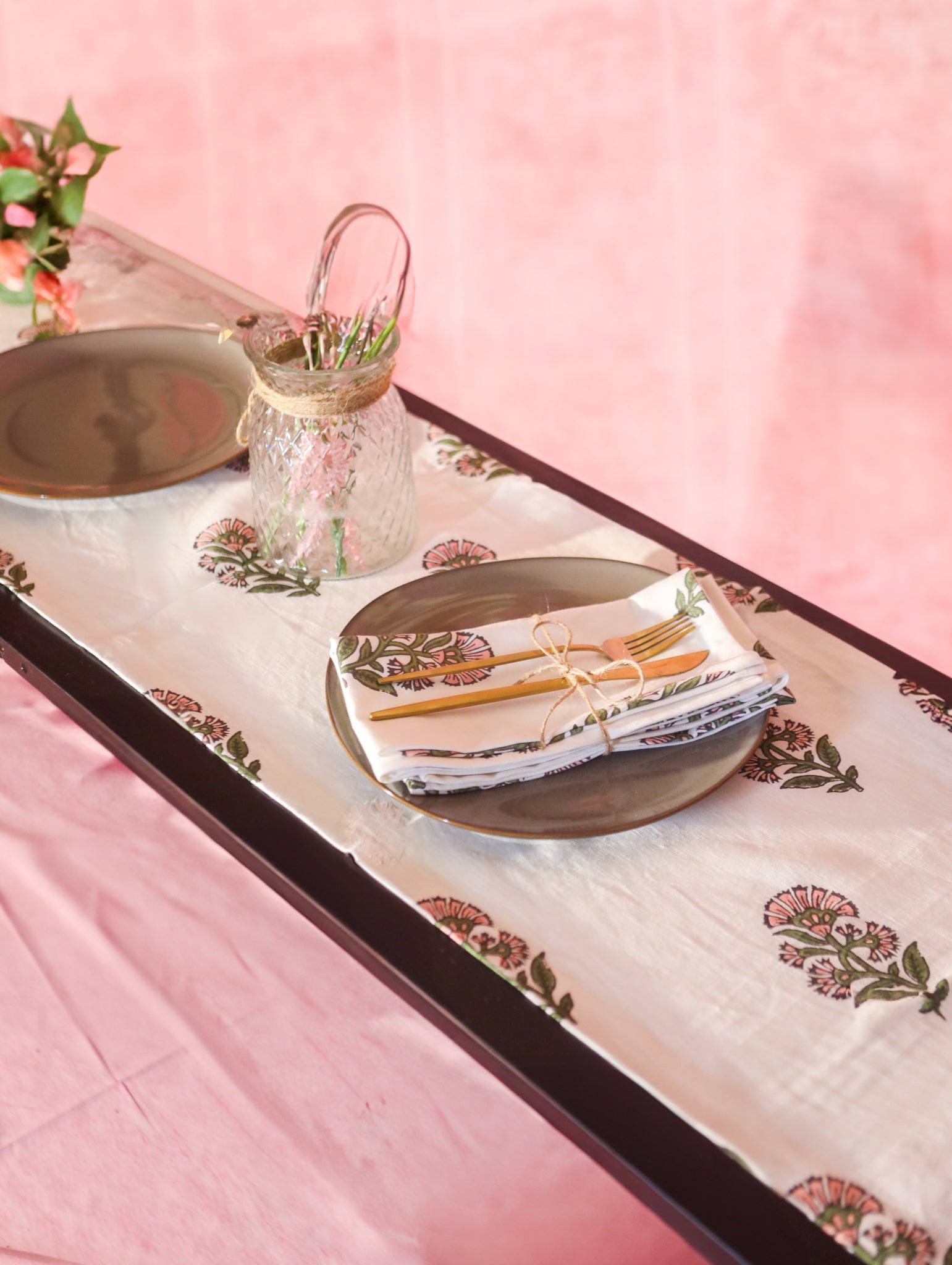 Begum Hand-Printed Linen Table Runner – Pink
