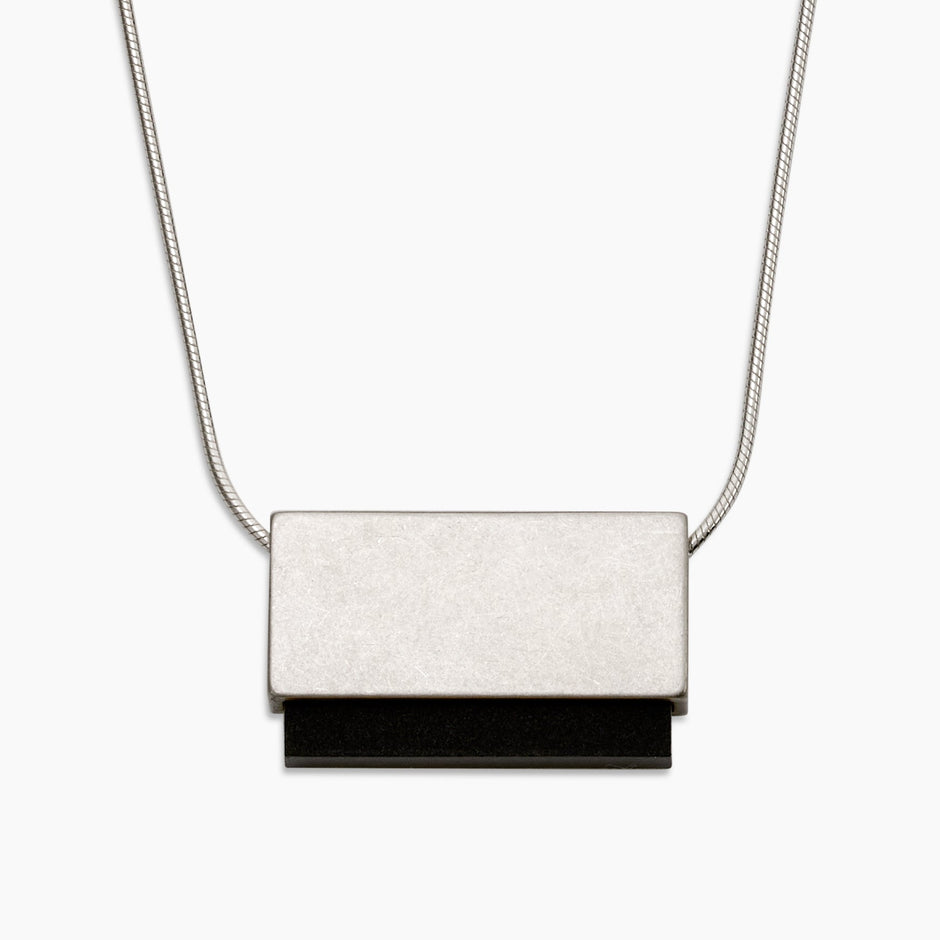 Varjo Necklace
