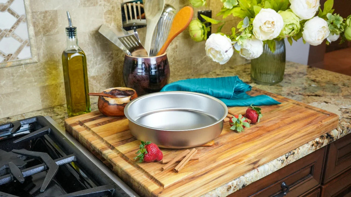 9" Round Cake Pan with No Handles-3